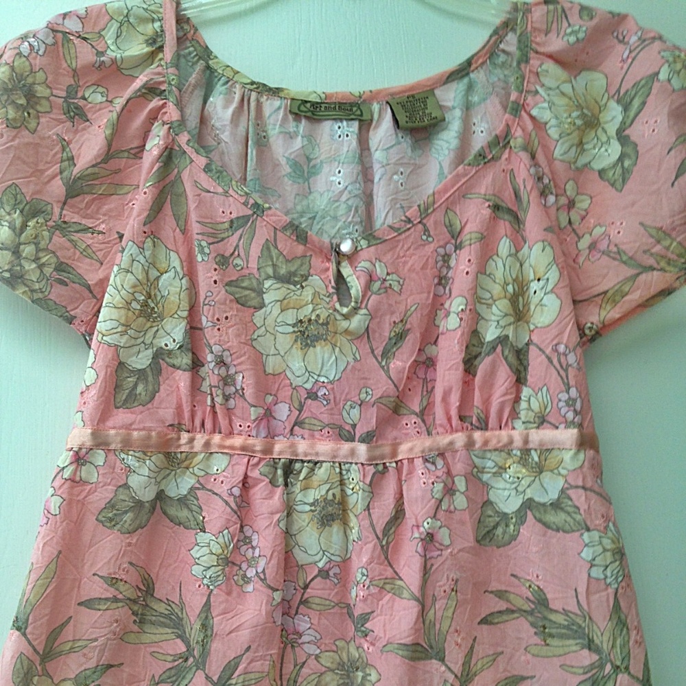 ❤️3/$20 - Peach Art and Soul top